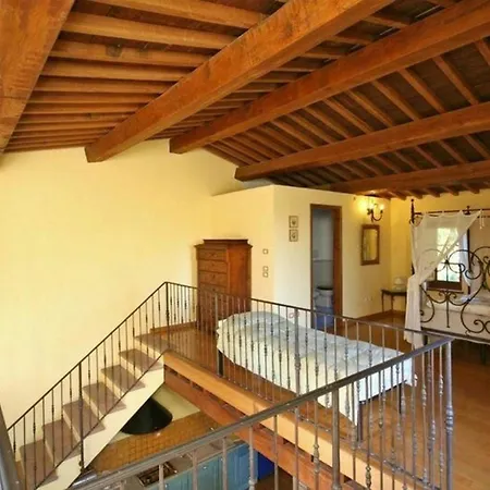 Ferienhaus Mit Privatpool Fuer 18 Personen Ca 200 Qm In Ramazzano-le Pulci, Trasimenischer See Hotel *