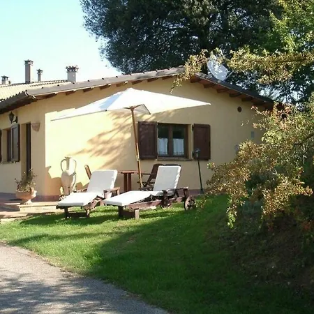 Ferienhaus Mit Privatpool Fuer 18 Personen Ca 200 Qm In Ramazzano-le Pulci, Trasimenischer See *